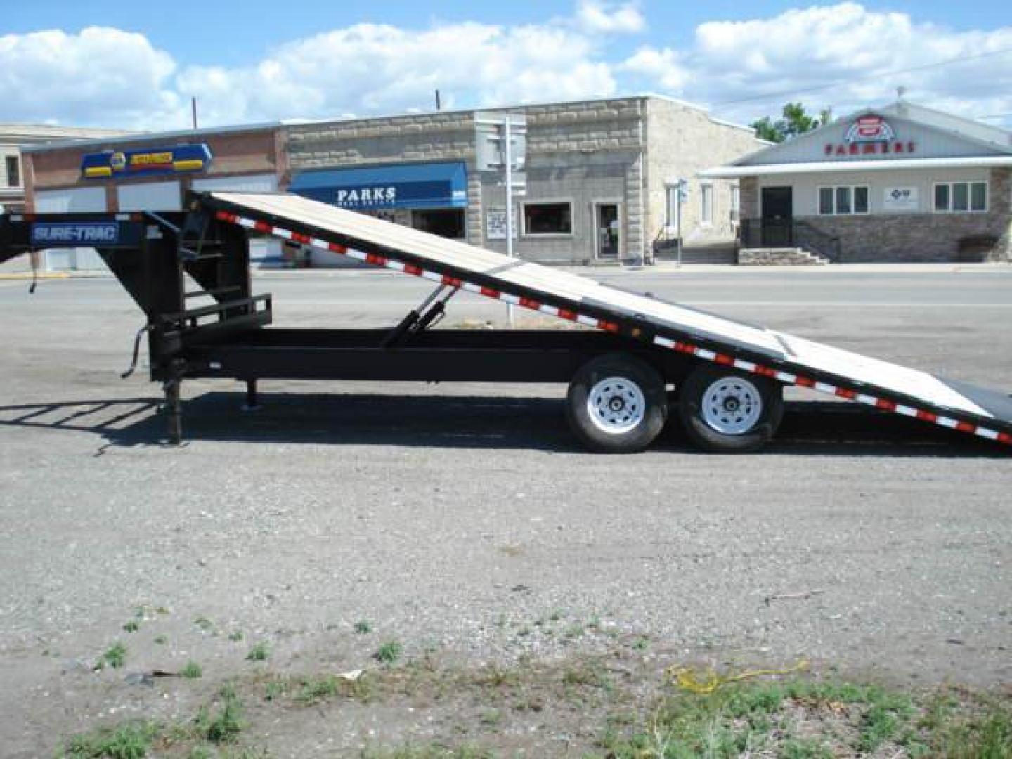 2020 Black SureTrac 81/2 x 24 GN Deckover Power Tilt , located at 310 West 1st Ave, Big Timber, MT, 59011, (406) 860-8510, 45.833511, -109.957809 - Photo#7