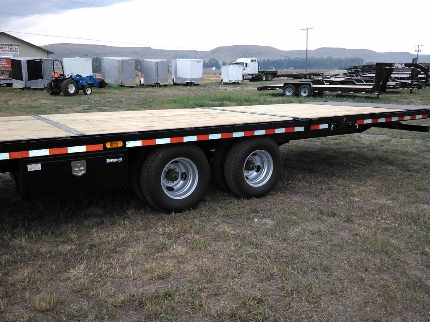 2025 Black SureTrac 81/2 x 35 GN Deckover w/ Power Dovetail , located at 310 West 1st Ave, Big Timber, MT, 59011, (406) 860-8510, 45.833511, -109.957809 - SURE-TRAC 81-2 X 35 GN DECKOVER W- 10' POWER BEAVERTAIL, 22.5K GVW, HYDRAUIC POWER UNIT W- DUAL CYLINDERS IN LOCKING TOOLBOX, 2 - 12K DROP LEG JACKS, TOOLBOX BETWEEN UPRIGHTS, 10 PLY - 16" RADIAL TIRES, ELECTRIC BRAKES ALL AXLES, OIL LUBRICATED BEARINGS IN AXLES, TREATED WOOD DECK, UNDERCOATED, HD S - Photo#3