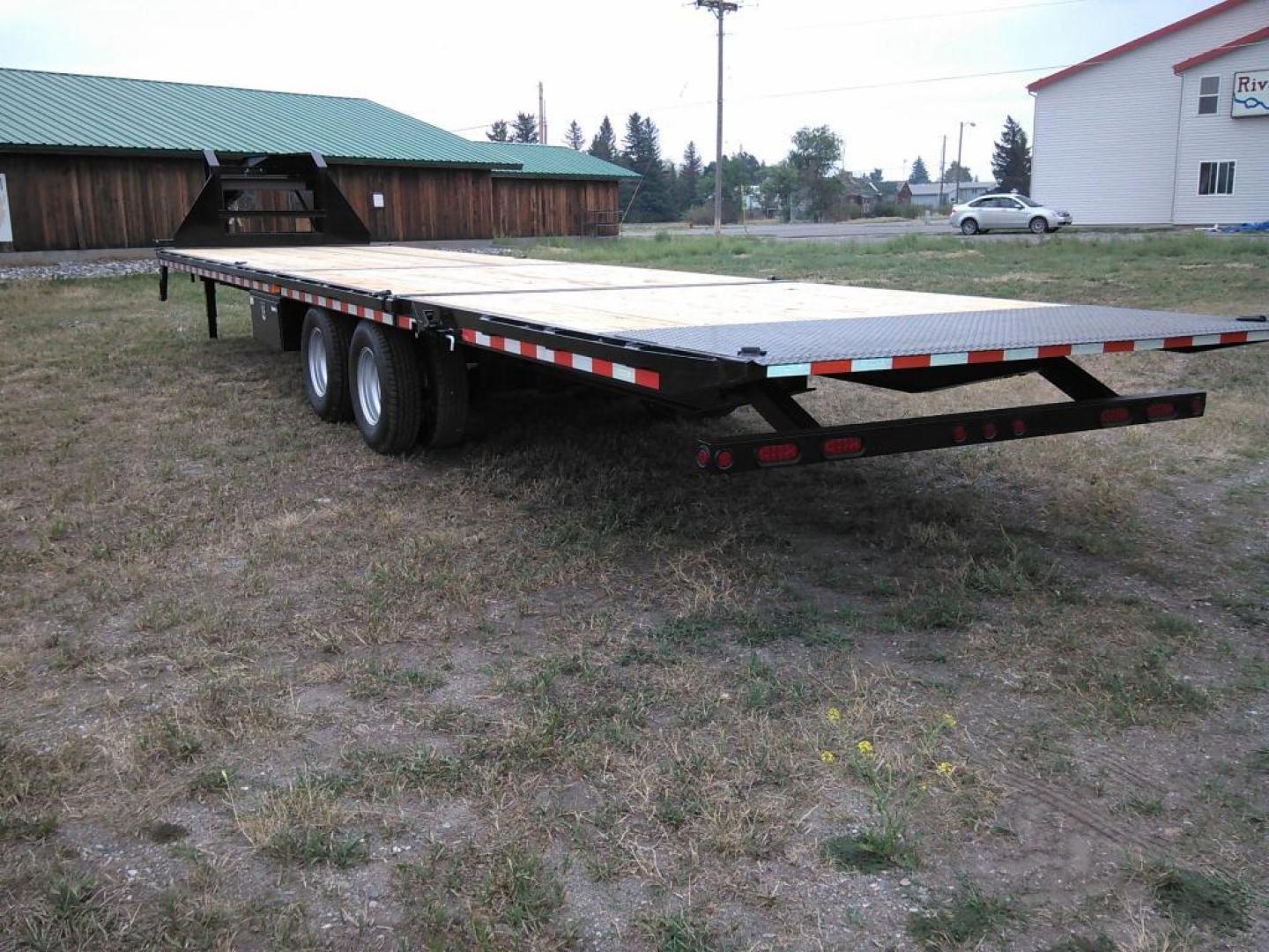 2025 Black SureTrac 81/2 x 35 GN Deckover w/ Power Dovetail , located at 310 West 1st Ave, Big Timber, MT, 59011, (406) 860-8510, 45.833511, -109.957809 - SURE-TRAC 81-2 X 35 GN DECKOVER W- 10' POWER BEAVERTAIL, 22.5K GVW, HYDRAUIC POWER UNIT W- DUAL CYLINDERS IN LOCKING TOOLBOX, 2 - 12K DROP LEG JACKS, TOOLBOX BETWEEN UPRIGHTS, 10 PLY - 16" RADIAL TIRES, ELECTRIC BRAKES ALL AXLES, OIL LUBRICATED BEARINGS IN AXLES, TREATED WOOD DECK, UNDERCOATED, HD S - Photo#4